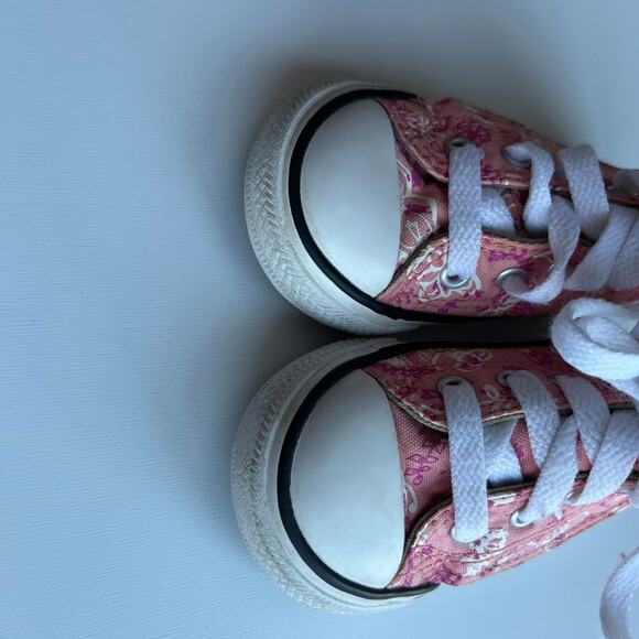 Converse - Picture 3 of 7